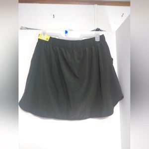Woman's All in Motion Olive Colored Skort XL 2 pockets Length 17" NWT W122